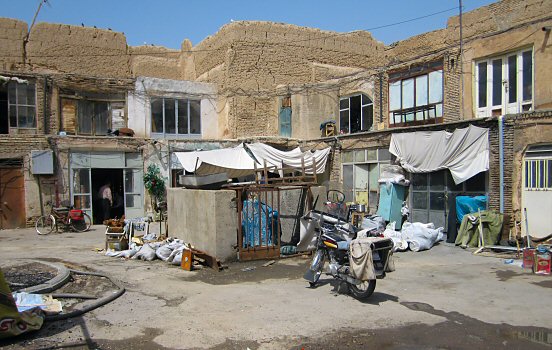 Alley near Azadegan Tea house, Esfahan